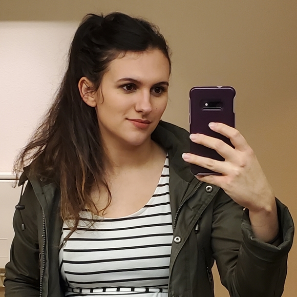 Meet your Posher, Danielle - Picture 1 of 1